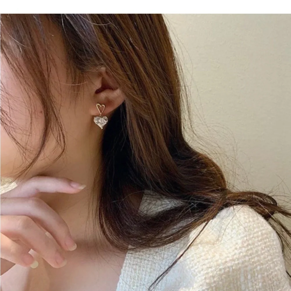 18k Gold Plated Heart Cubic Zirconia Drop Earrings Women Statement Earrings - Picture 5 of 6